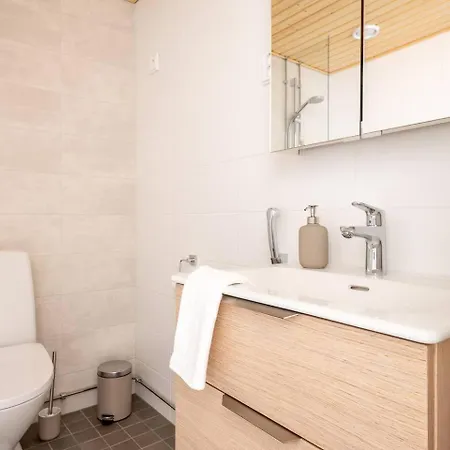 Modern 1br + Balcony By Finnoo Metro إسبو