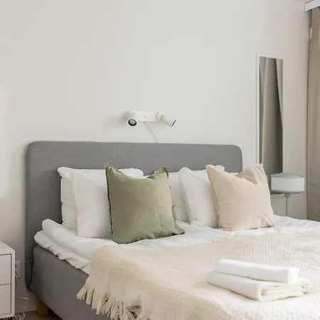 Modern 1br + Balcony By Finnoo Metro إسبو