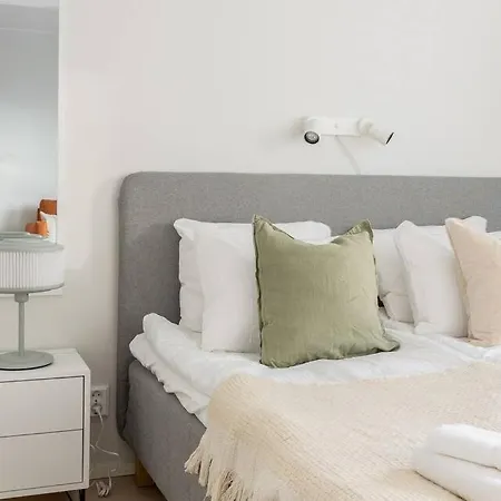 Modern 1br + Balcony By Finnoo Metro * إسبو