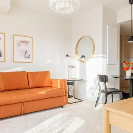 Modern 1br + Balcony By Finnoo Metro شقة *
