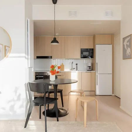 Modern 1br + Balcony By Finnoo Metro شقة *